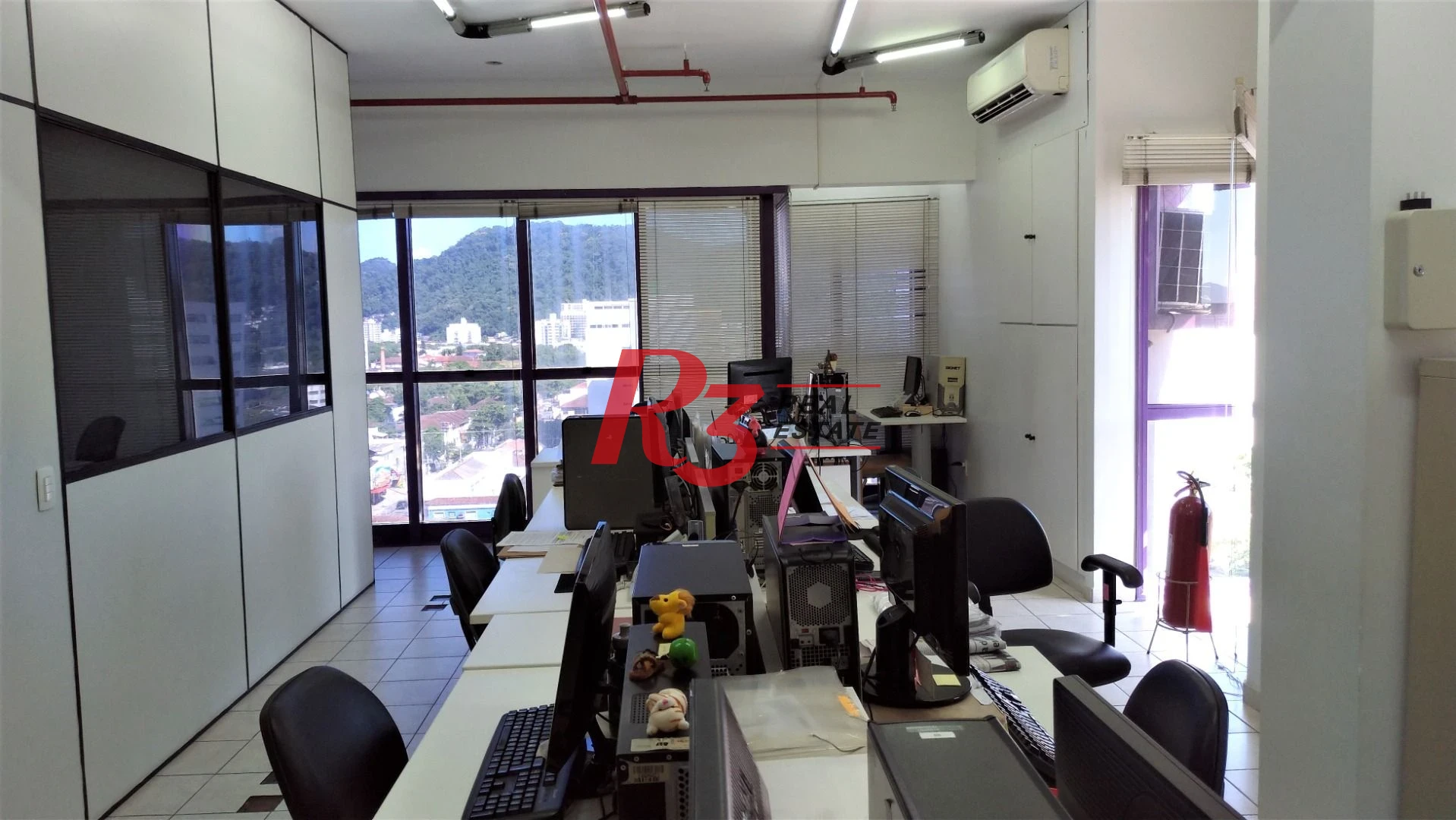 Conjunto comercial duplex a venda em Santos, na Avenida Dona Ana Costa.