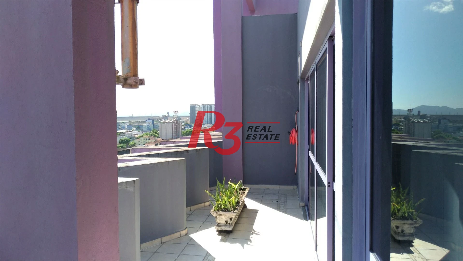 Conjunto comercial duplex a venda em Santos, na Avenida Dona Ana Costa.