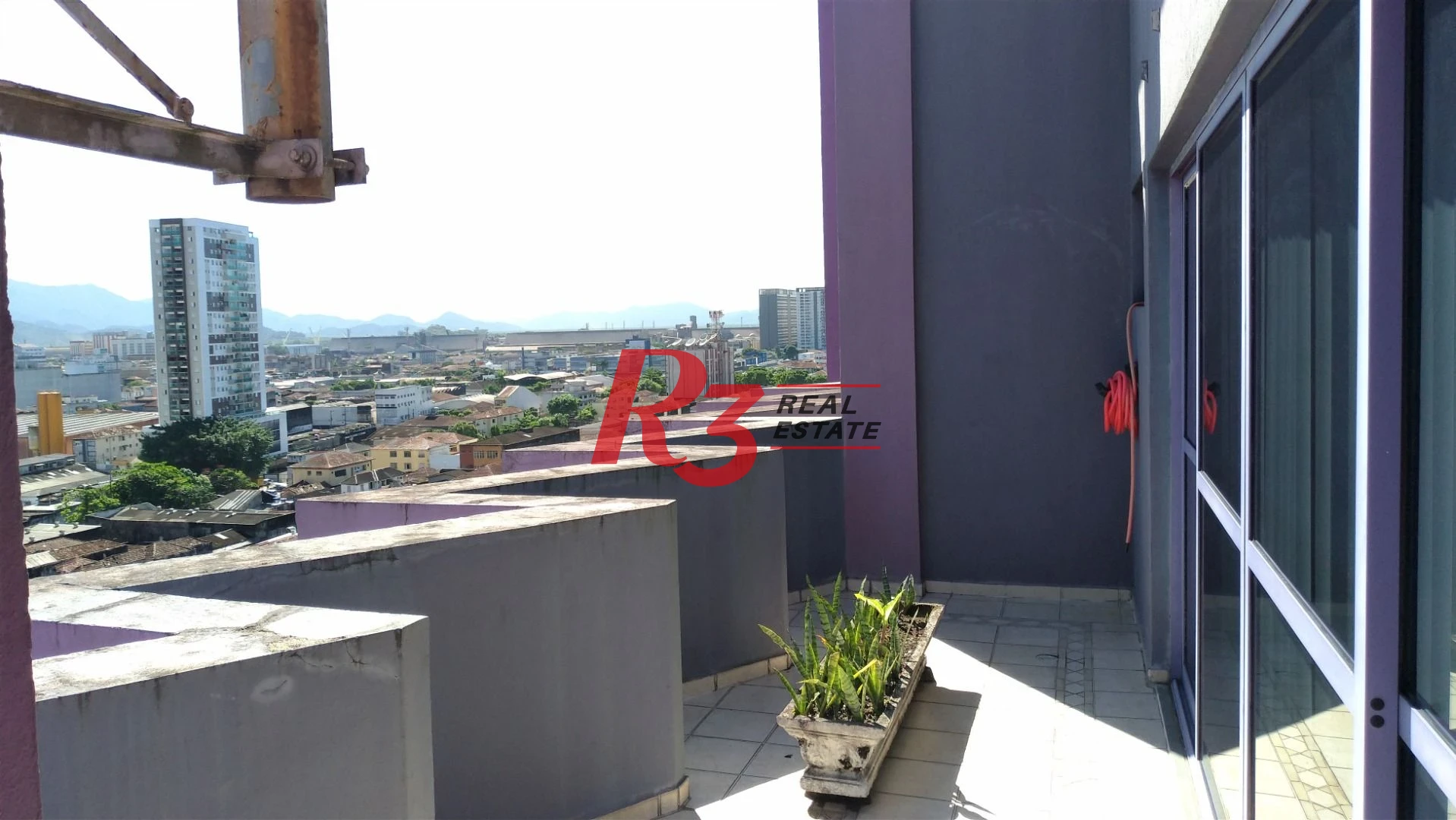 Conjunto comercial duplex a venda em Santos, na Avenida Dona Ana Costa.