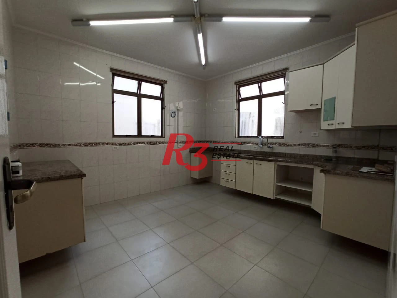Sobrado com 4 dormitórios para alugar, 220 m² por R$ 12.000,00/mês - Embaré - Santos/SP