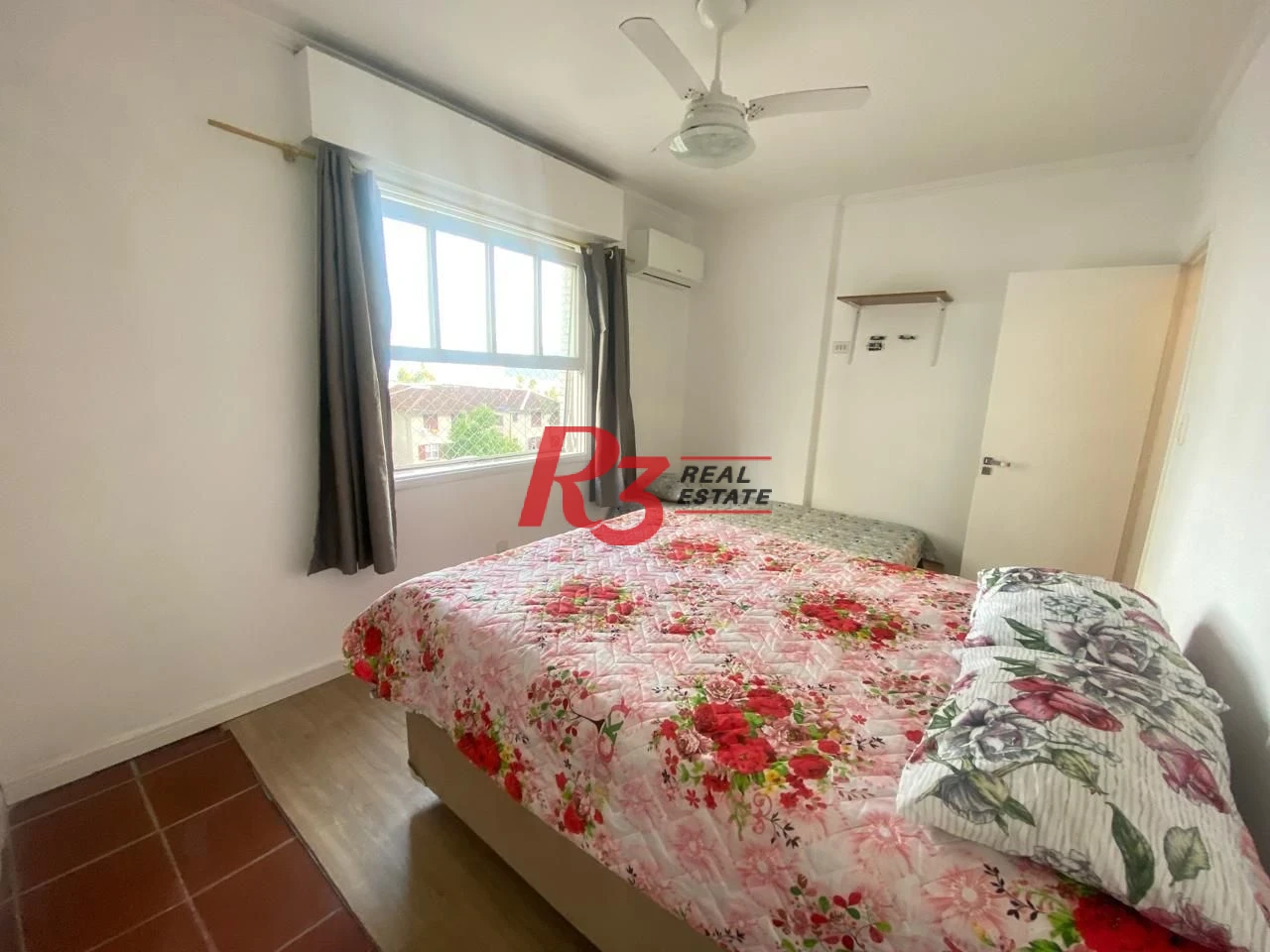 Apartamento com Vista Mar por R$ 244.000 - Itararé - São Vicente/SP