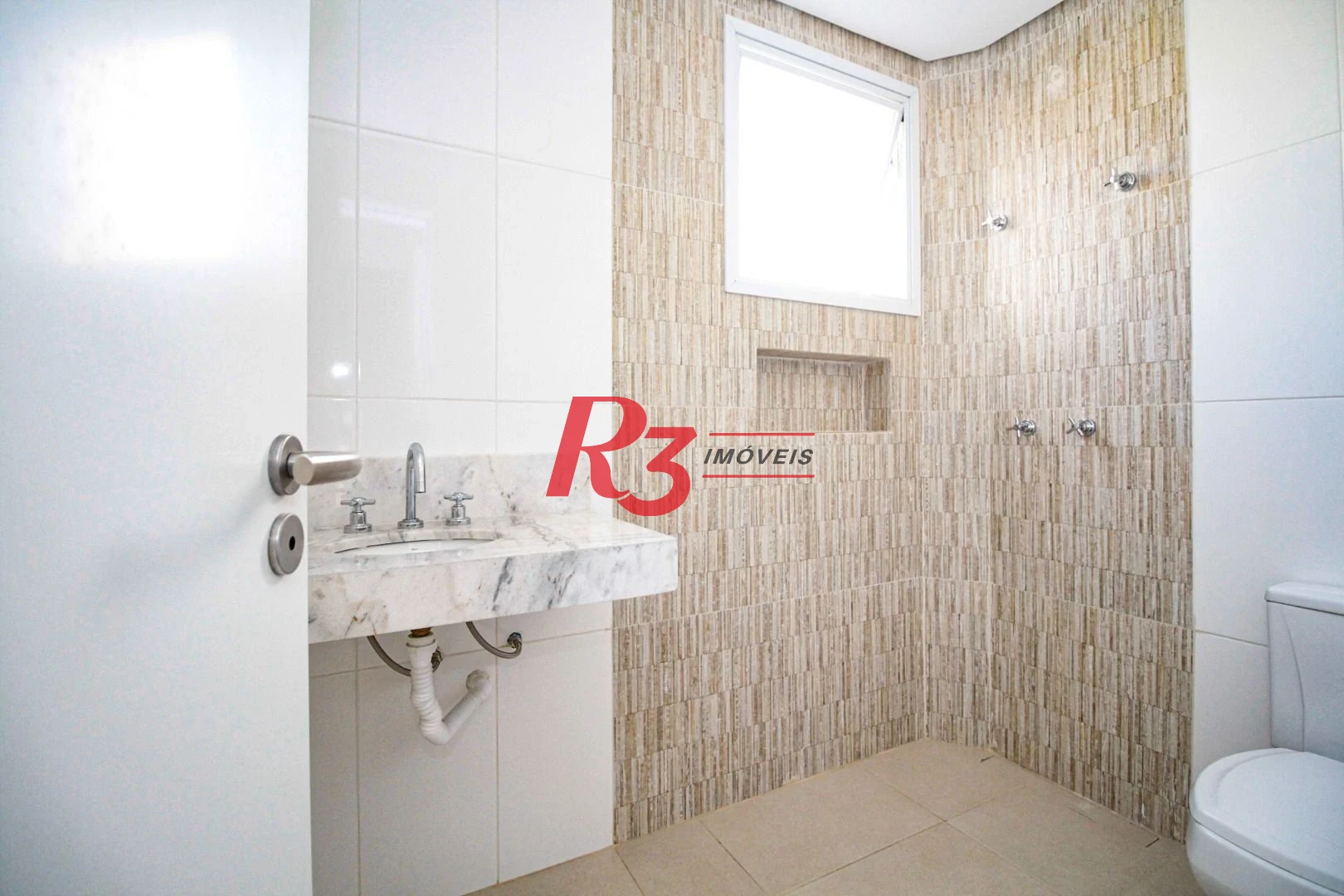 Village com 3 dormitórios à venda, 200 m² por R$ 1.200.000,00 - Gonzaga - Santos/SP