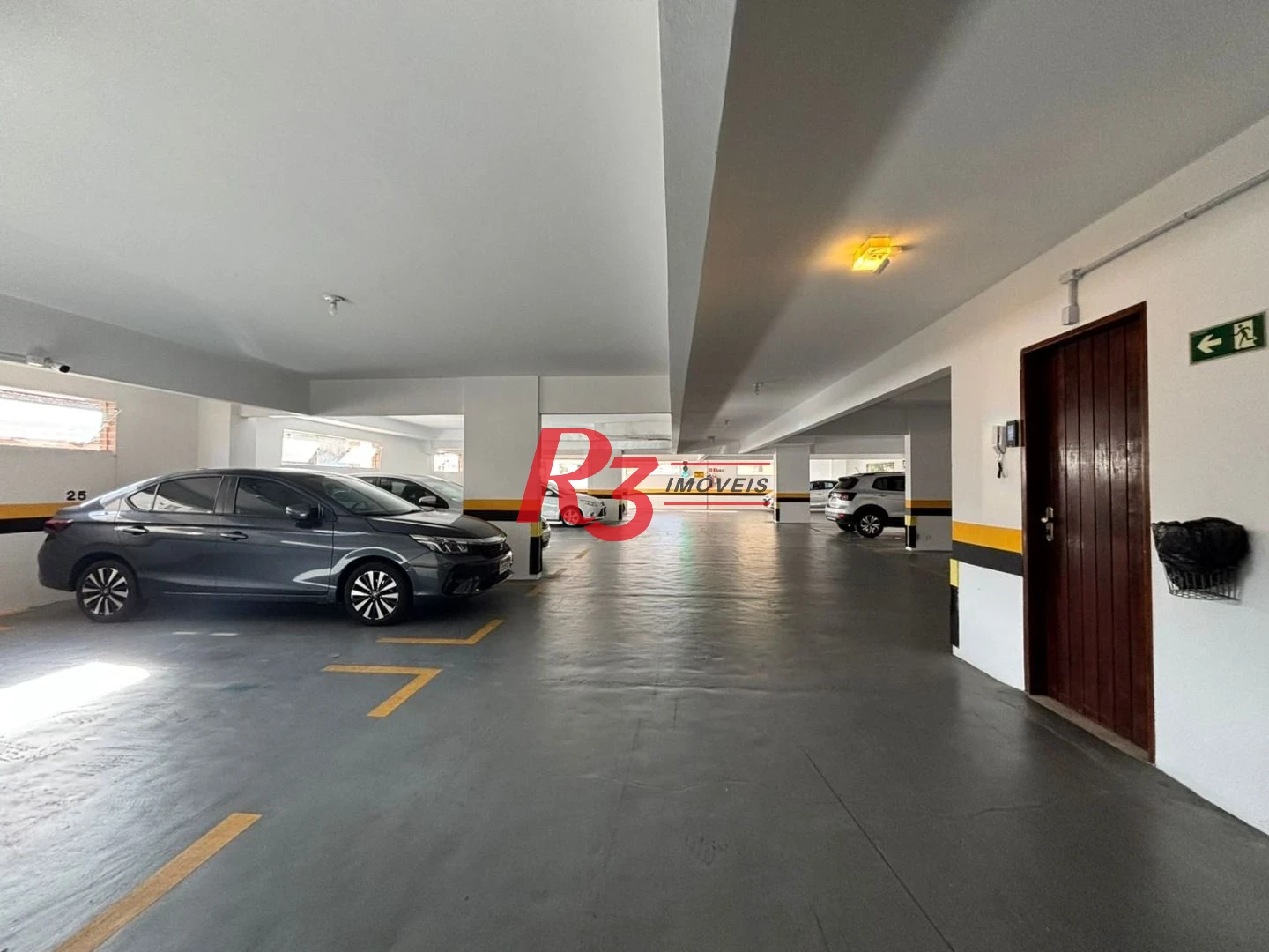 Apartamento com 2 dormitórios para alugar, 115 m² por R$ 5.622,23/mês - Gonzaga - Santos/SP