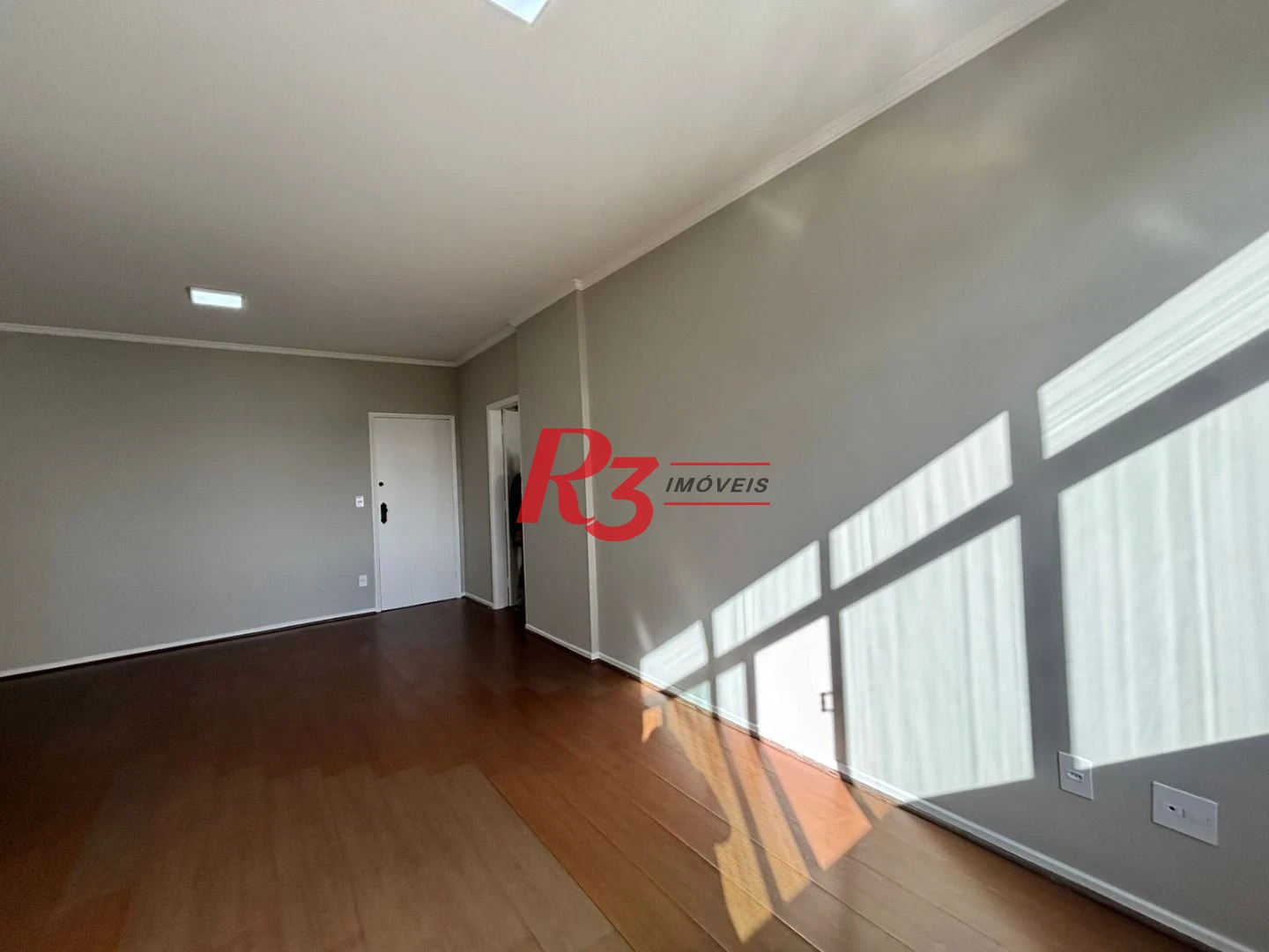 Apartamento com 2 dormitórios para alugar, 115 m² por R$ 5.622,23/mês - Gonzaga - Santos/SP