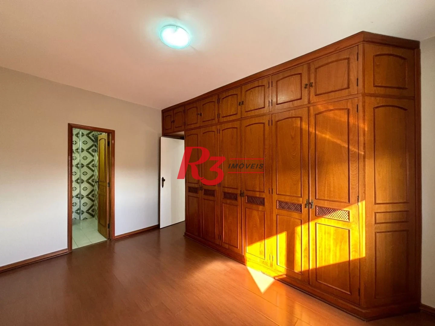 Apartamento com 2 dormitórios para alugar, 115 m² por R$ 5.622,23/mês - Gonzaga - Santos/SP