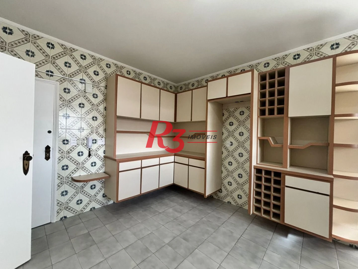 Apartamento com 2 dormitórios para alugar, 115 m² por R$ 5.622,23/mês - Gonzaga - Santos/SP