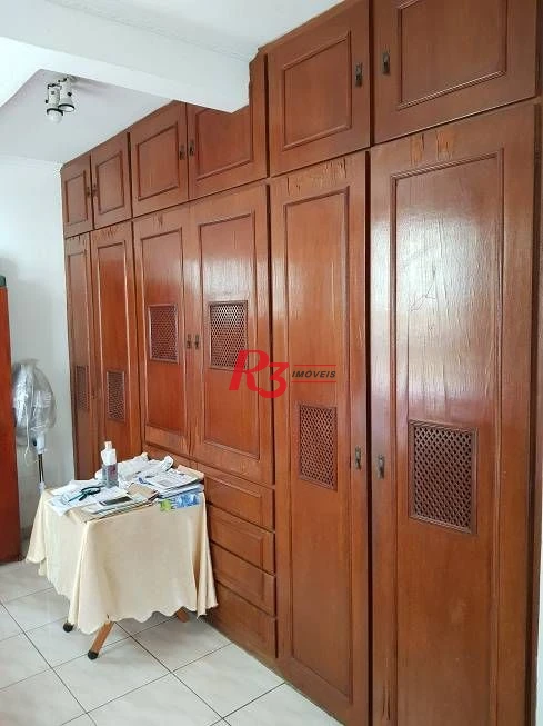 Amplo apartamento no bairro do Itararé, 3 dormitórios sendo 1 suite, dependência de empregada, 1 garagem demarcada, 3 elevador, armários