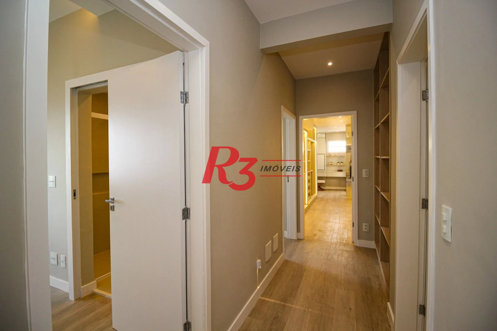 Apartamento com 4 dormitórios à venda, 301 m² por R$ 3.100.000,00 - Boqueirão - Santos/SP