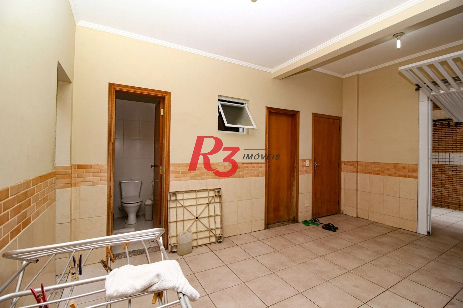 Casa triplex com 3 suítes, à venda, 181 m² por R$ 622.000,00 - Vila Valença - São Vicente/SP