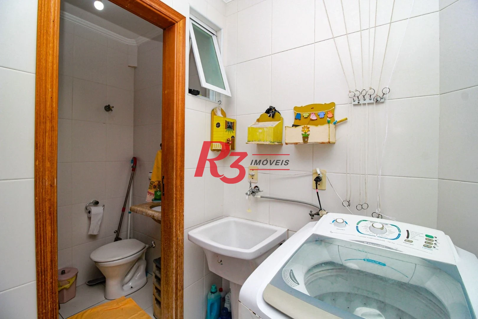 Casa triplex com 3 suítes, à venda, 181 m² por R$ 622.000,00 - Vila Valença - São Vicente/SP