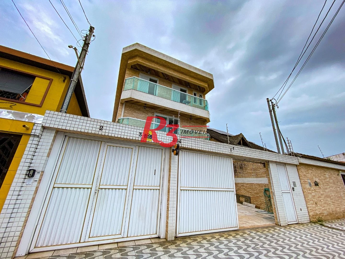 Casa triplex com 3 suítes, à venda, 181 m² por R$ 622.000,00 - Vila Valença - São Vicente/SP