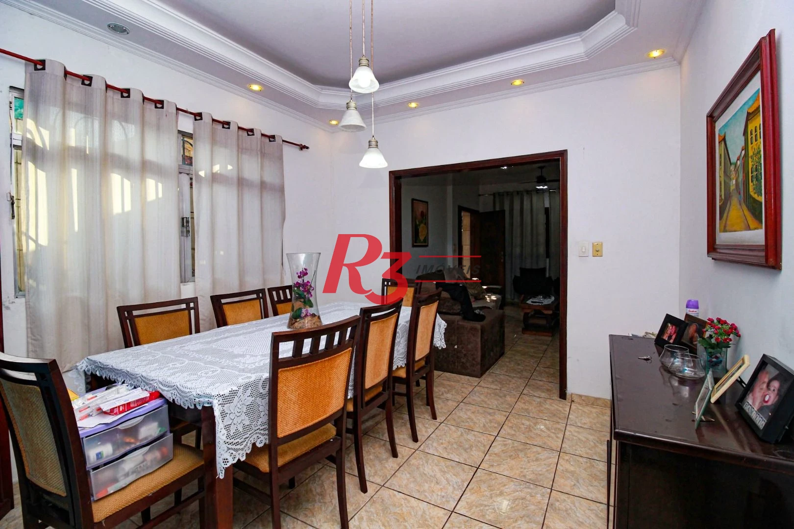 Excelente casa de 3 dormitórios à venda no Bom Retiro em Santos.