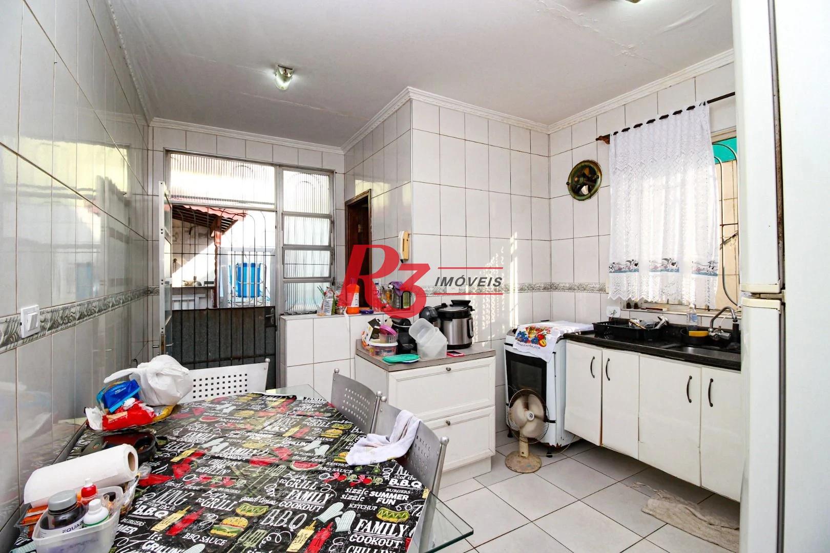 Excelente casa de 3 dormitórios à venda no Bom Retiro em Santos.