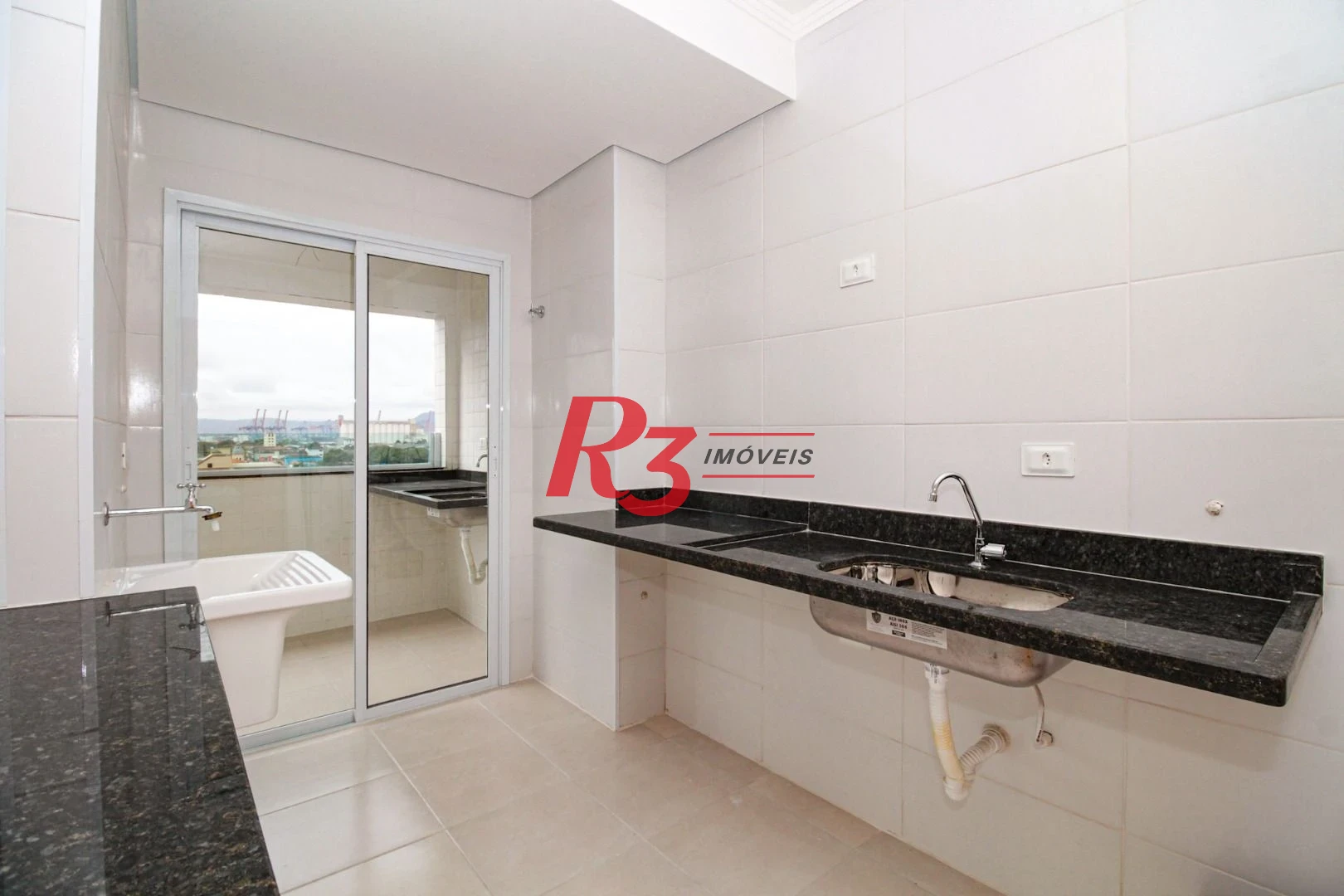 Apartamento com 2 dormitórios à venda, 61 m² por R$ 550.000,00 - Macuco - Santos/SP