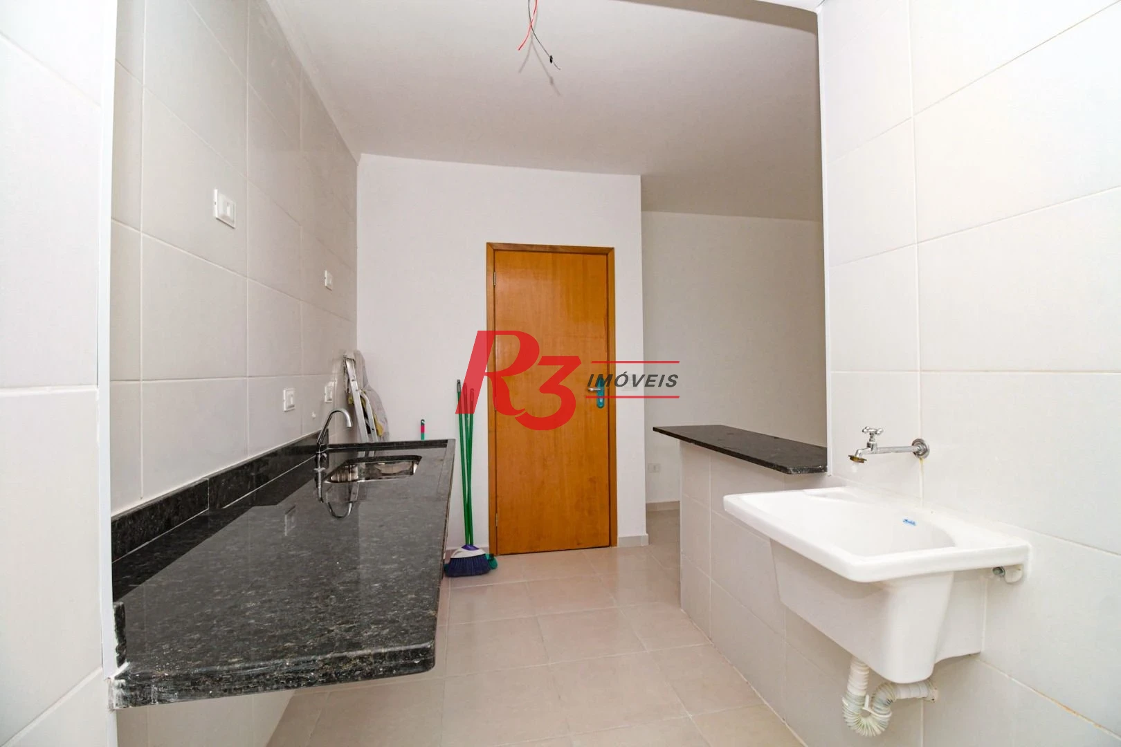 Apartamento com 2 dormitórios à venda, 61 m² por R$ 550.000,00 - Macuco - Santos/SP