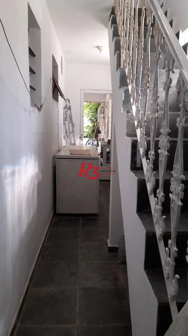 Sobrado com 3 dormitórios à venda, 119 m² por R$ 450.000 no Centro de São Vicente/SP