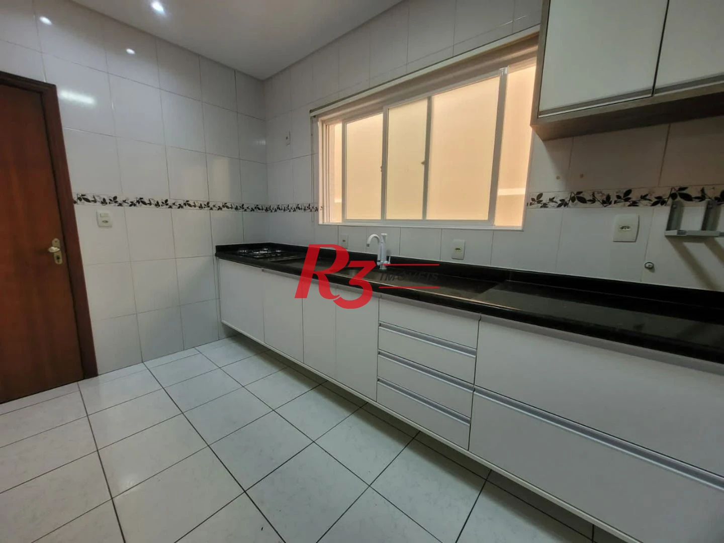 Casa com 3 dormitórios à venda, 160 m² por R$ 1.000.000,00 - Estuário - Santos/SP
