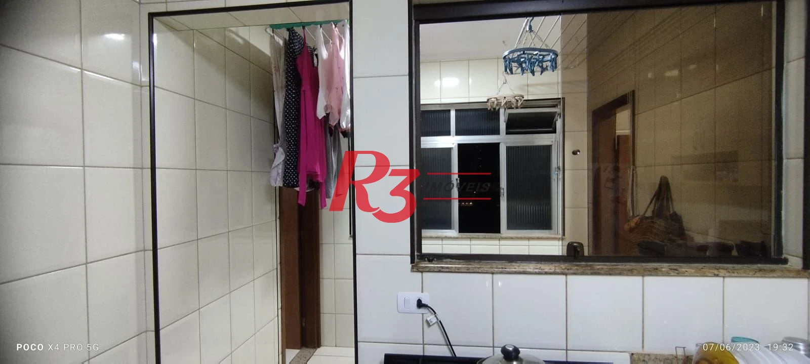 Apartamento 2 dormitórios, mais dependência completa a 2 guadras da praia.