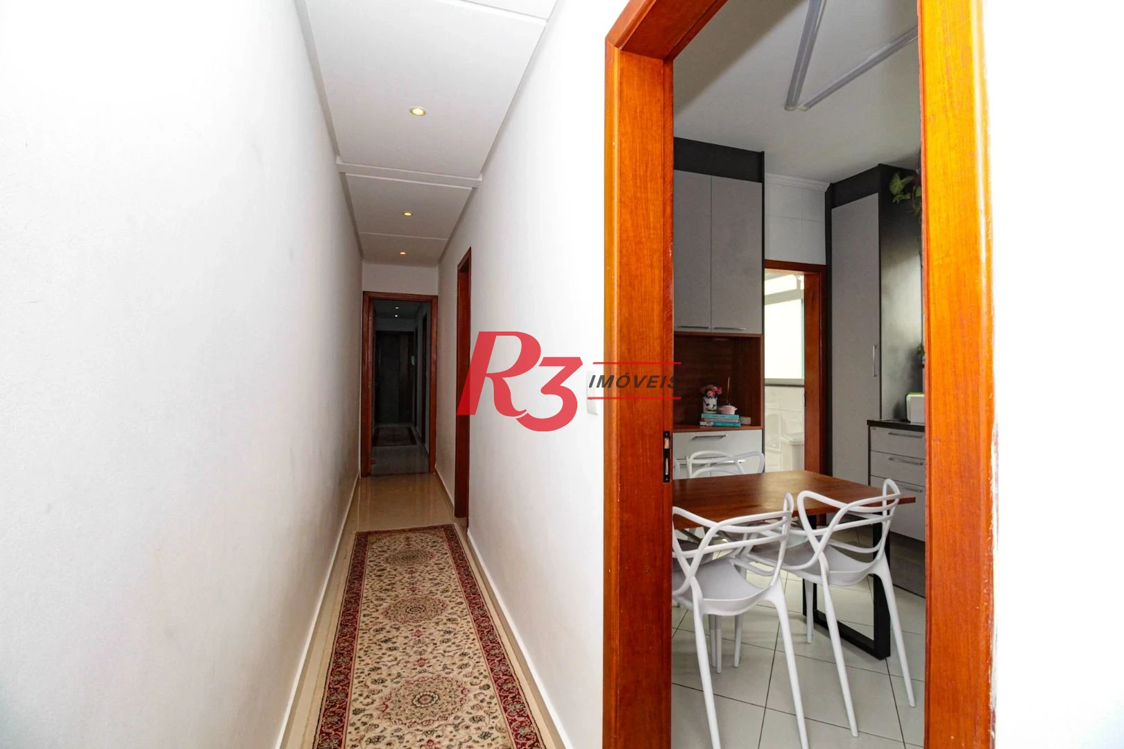 Sobrado com 4 dormitórios à venda, 227 m² por R$ 1.700.000,00 - Boqueirão - Santos/SP