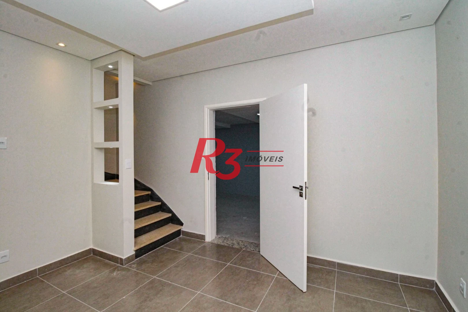 Sobrado com 2 dormitórios à venda, 140 m² por R$ 699.500,00 - Marapé - Santos/SP