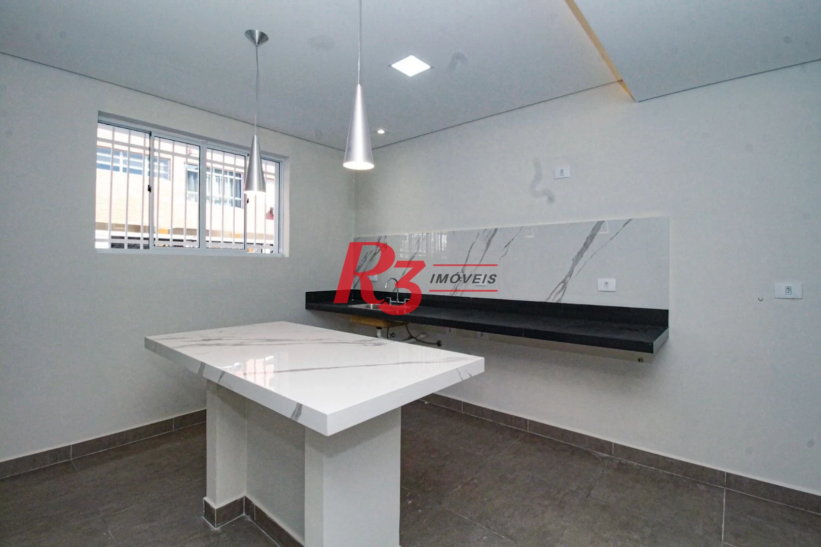 Sobrado com 2 dormitórios à venda, 140 m² por R$ 699.500,00 - Marapé - Santos/SP