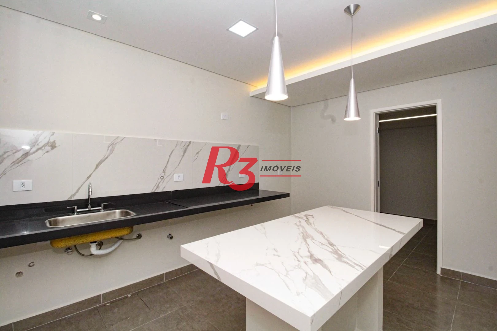 Sobrado com 2 dormitórios à venda, 140 m² por R$ 699.500,00 - Marapé - Santos/SP