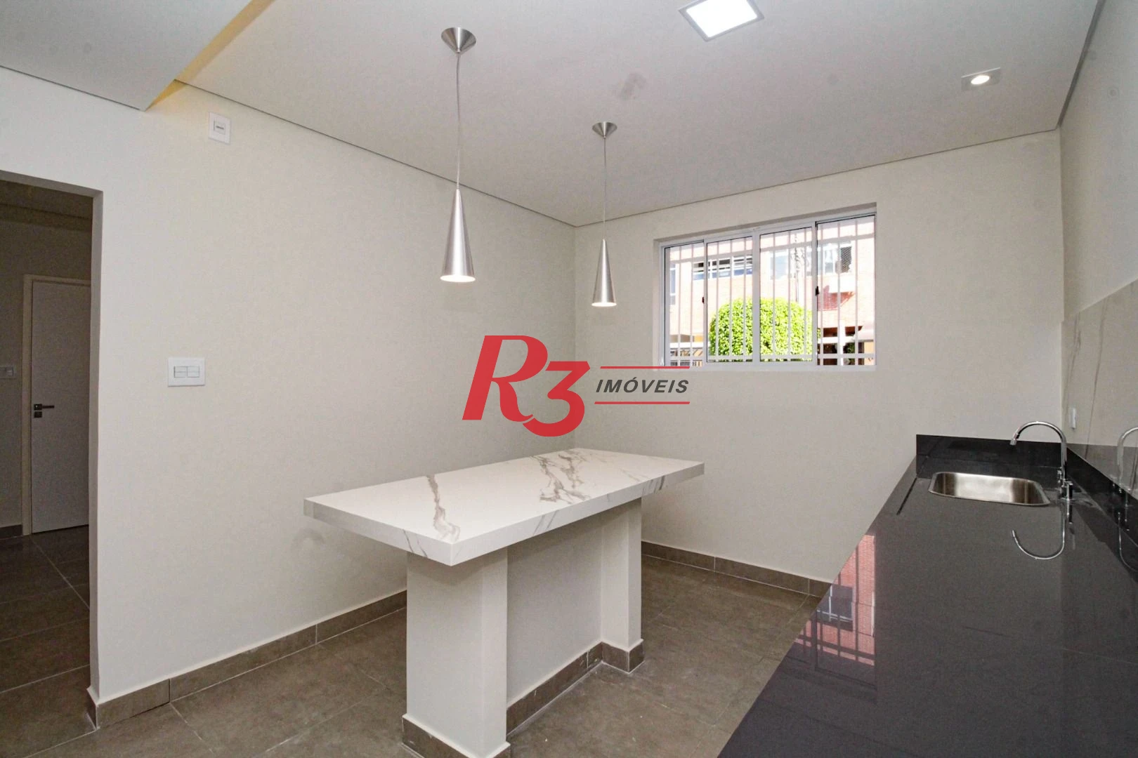 Sobrado com 2 dormitórios à venda, 140 m² por R$ 699.500,00 - Marapé - Santos/SP