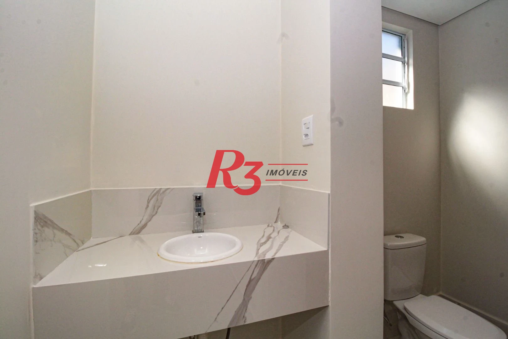 Sobrado com 2 dormitórios à venda, 140 m² por R$ 699.500,00 - Marapé - Santos/SP