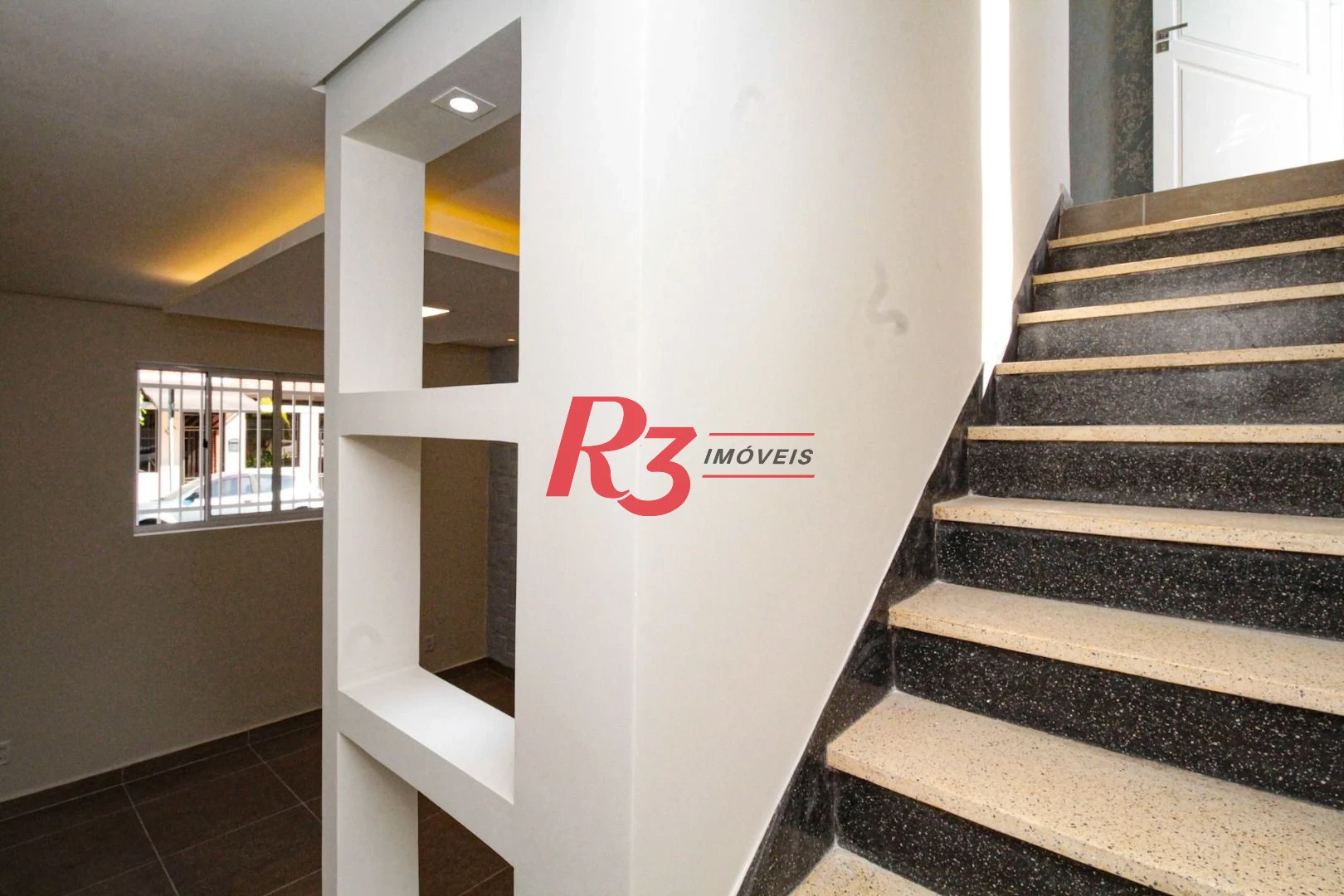 Sobrado com 2 dormitórios à venda, 140 m² por R$ 699.500,00 - Marapé - Santos/SP