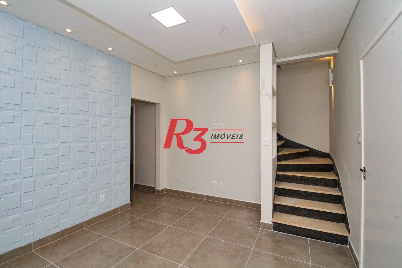 Sobrado com 2 dormitórios à venda, 140 m² por R$ 699.500,00 - Marapé - Santos/SP