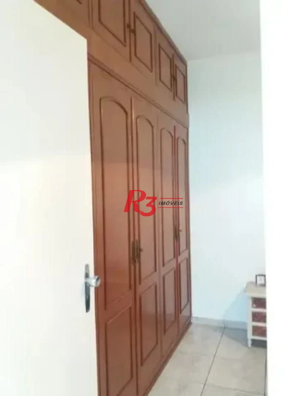 Apartamento de 2 quartos à venda em frente à  praia.