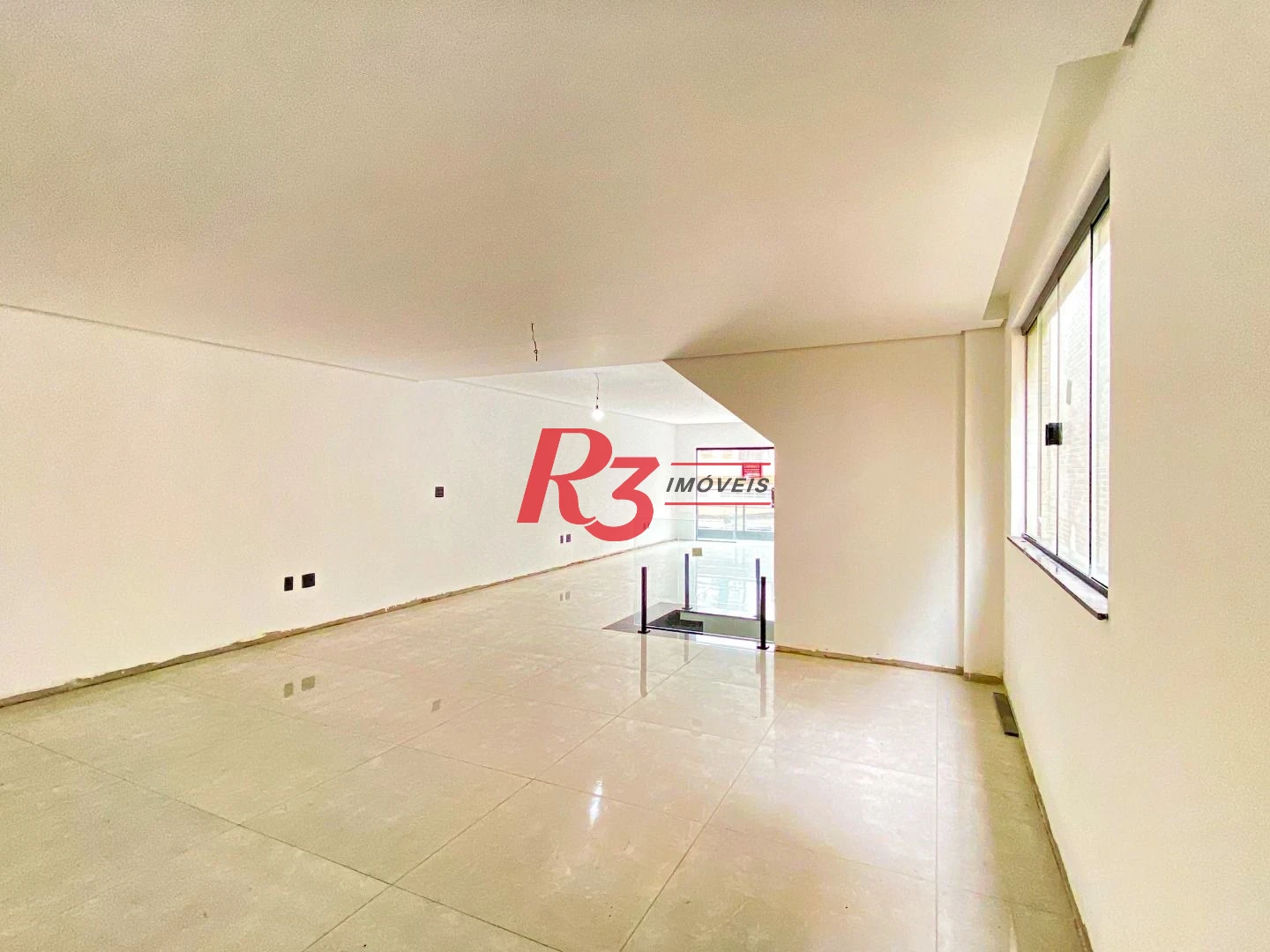 Sobrado com 3 dormitórios à venda, 300 m² por R$ 2.190.000,00 - Embaré - Santos/SP