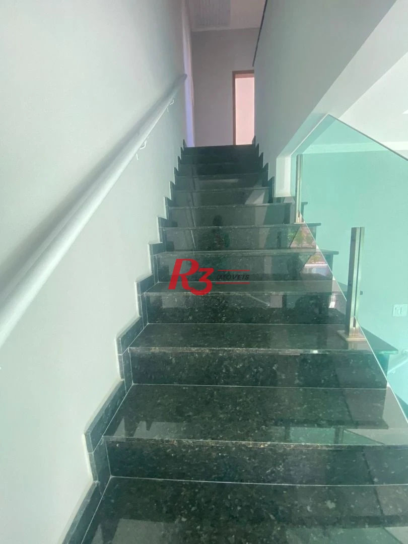 Casa com 3 dormitórios à venda, 147 m² por R$ 1.200.000,00 - Campo Grande - Santos/SP