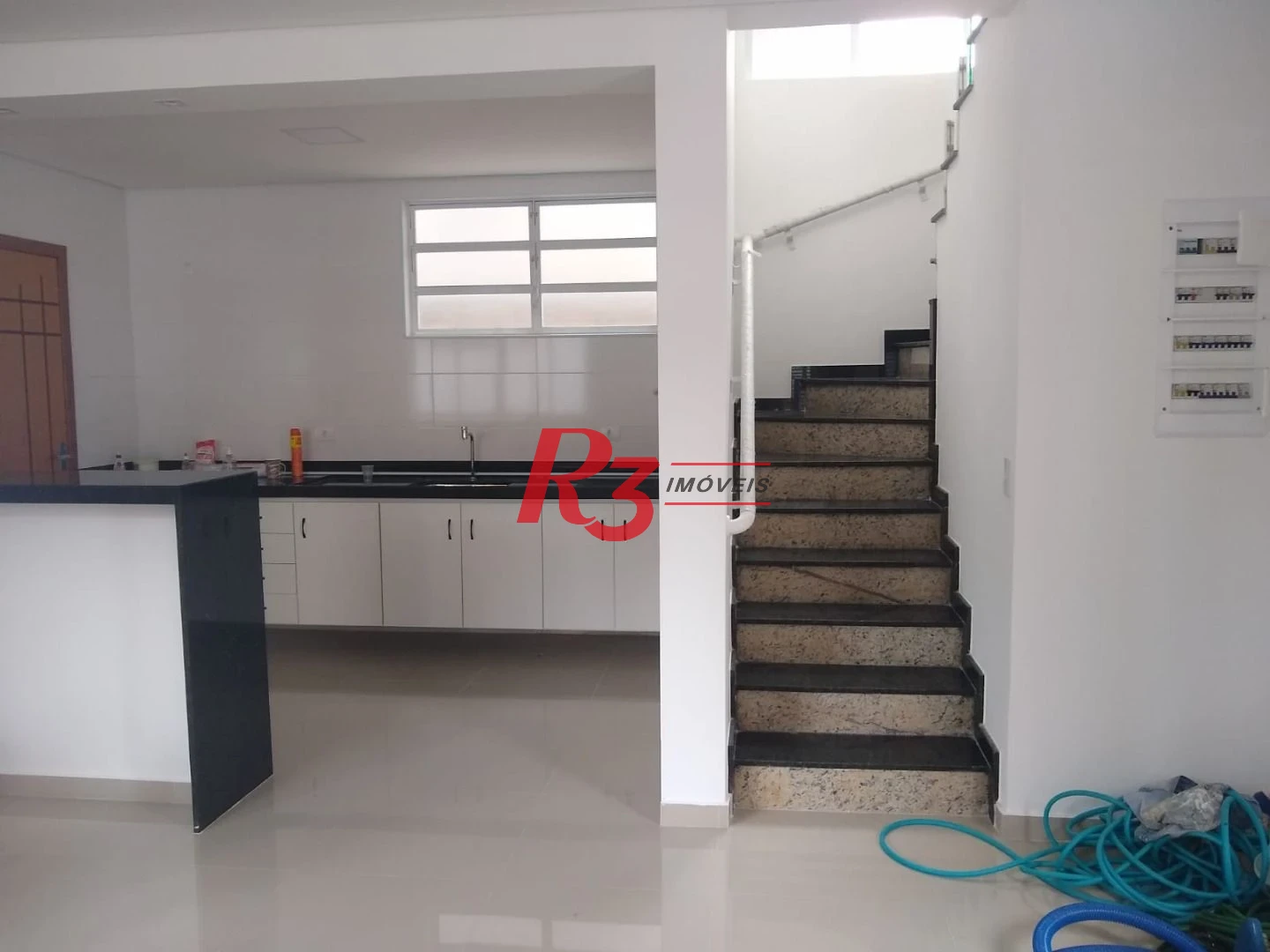 Sobrado com 3 dormitórios à venda, 100 m² por R$ 1.050.000,00 - Embaré - Santos/SP