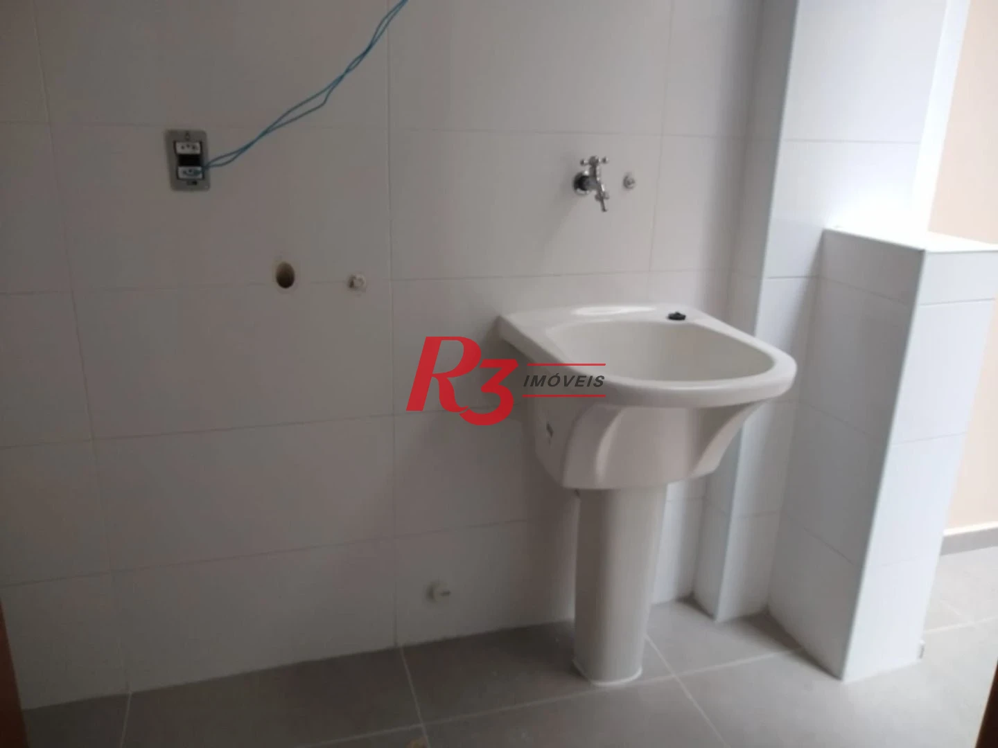Sobrado com 3 dormitórios à venda, 100 m² por R$ 1.050.000,00 - Embaré - Santos/SP