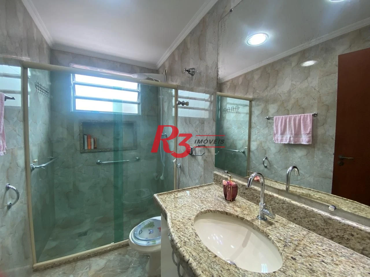 Apartamento com 4 dormitórios à venda, 184 m² por R$ 900.000,00 - Gonzaga - Santos/SP