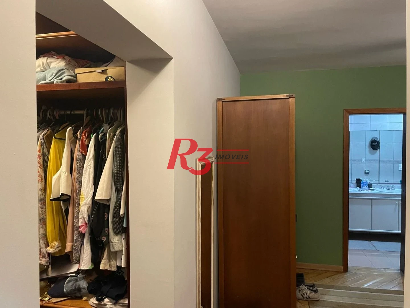 Apartamento á venda  3 dormitórios 2 Vgs Boqueirão Santos