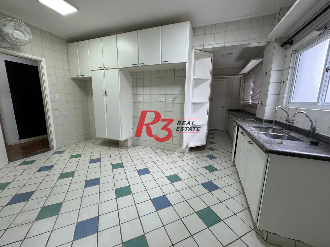 Apartamento com 3 dormitórios à venda, 167 m² por R$ 1.100.000,00 - Pompéia - Santos/SP