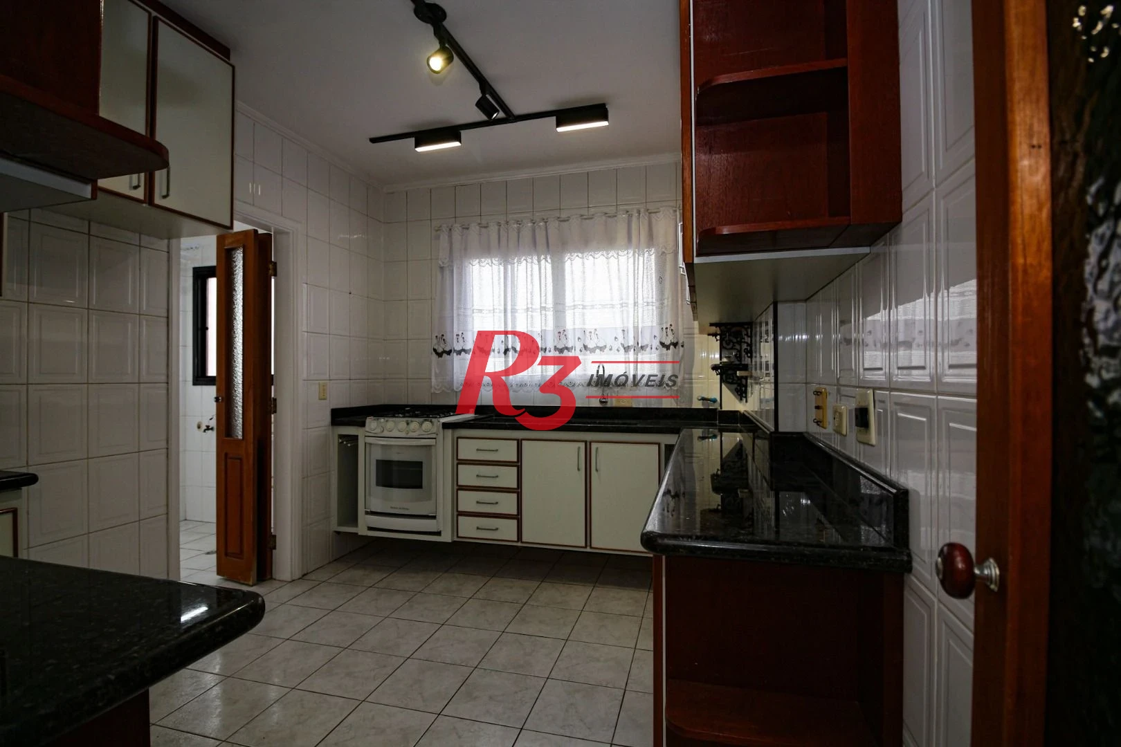 Apartamento com 2 dormitórios à venda, 75 m² por R$ 537.200,00 - Encruzilhada - Santos/SP