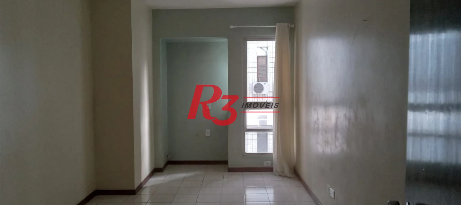 R3 REAL ESTATE VENDE! Sala comercial com 110 m² por R$ 550.000 - Boqueirão - Santos/SP