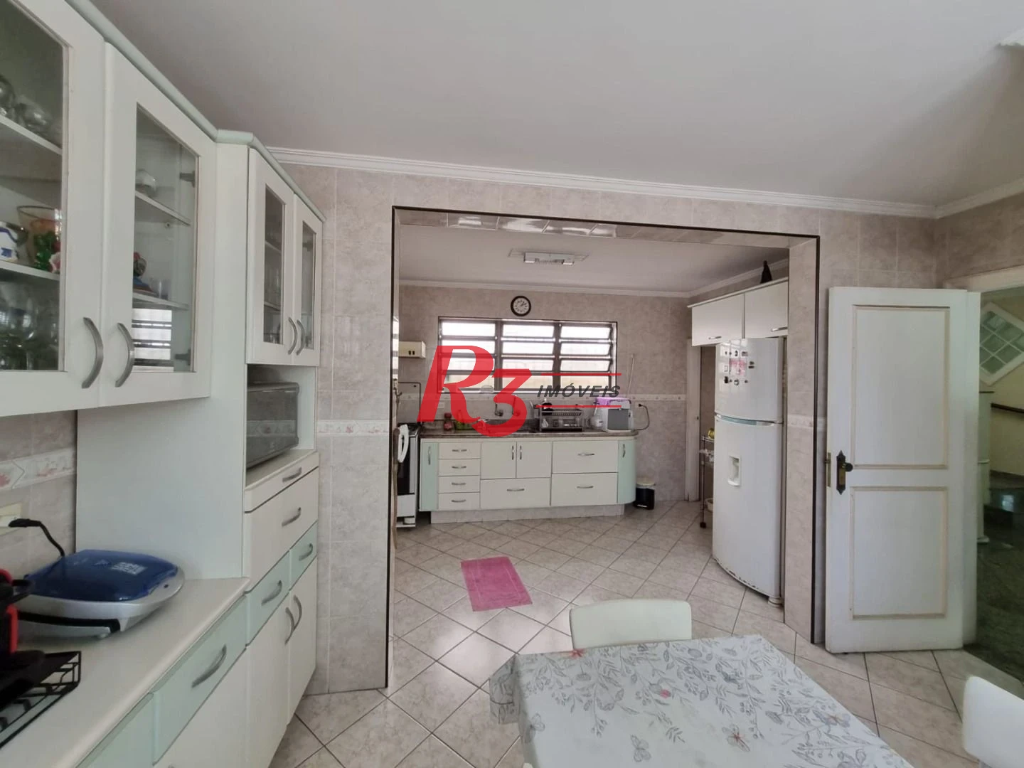 Oportunidade à venda na Vila Belmiro, terreno com 500 m², 2 amplas casas, com 3 dormitórios cada, espaço generoso de quintal e garagem para 6 carros!!