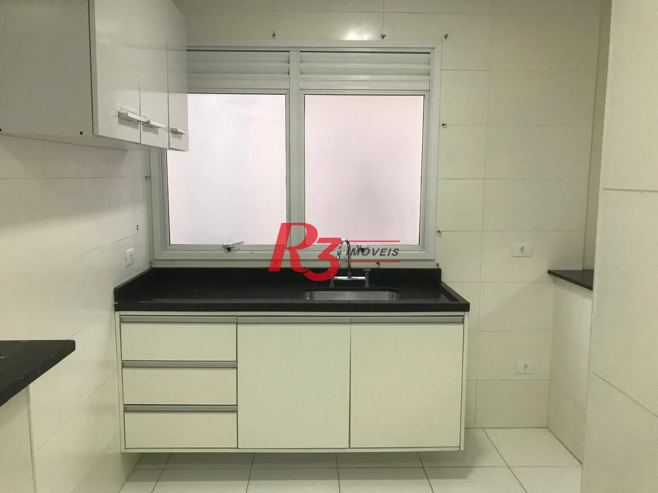 Casa com 2 dormitórios à venda, 110 m² por R$ 550.000,00 - Estuário - Santos/SP