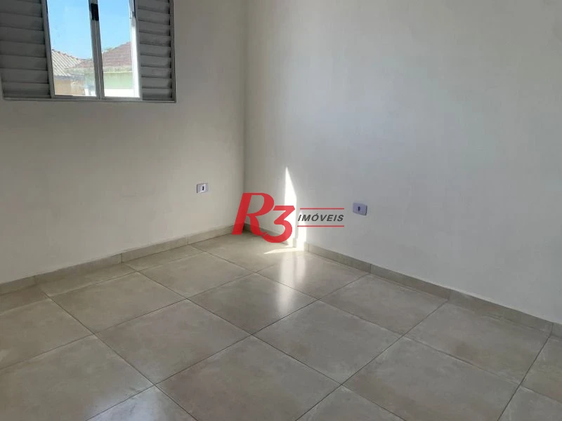 R3 REAL ESTATE VENDE CASA SOBRESPOSTA ALTA! Casa com 2 dormitórios à venda, 72 m² por R$ 320.000 - Chico de Paula - Santos/SP