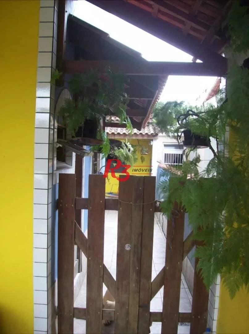 Sobrado com 3 dormitórios à venda, 163 m² por R$ 700.000,00 - Caneleira - Santos/SP