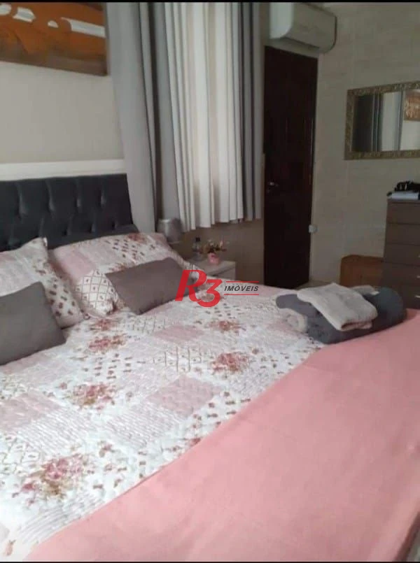 Casa com 3 dormitórios à venda, 265 m² por R$ 744.000,00 - Chico de Paula - Santos/SP