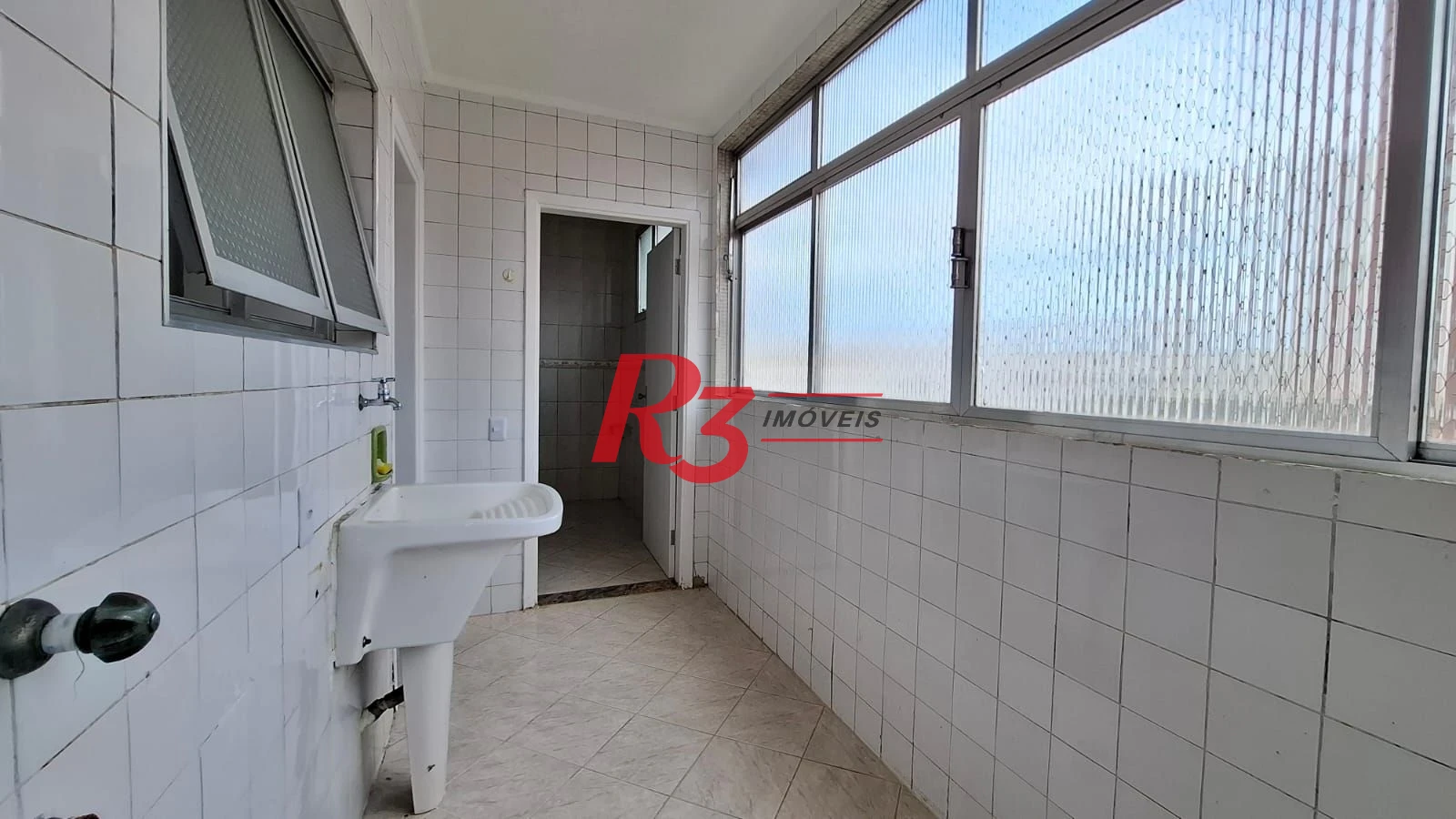 Apartamento à venda, 115 m², 2 quartos, no Boqueirão em Santos SP.