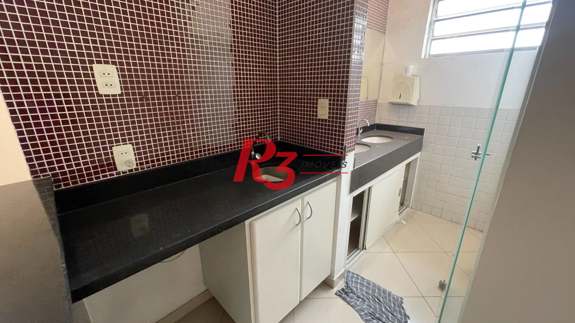 Conjunto para alugar, 118 m² por R$ 2.500,02/mês - Centro - Santos/SP