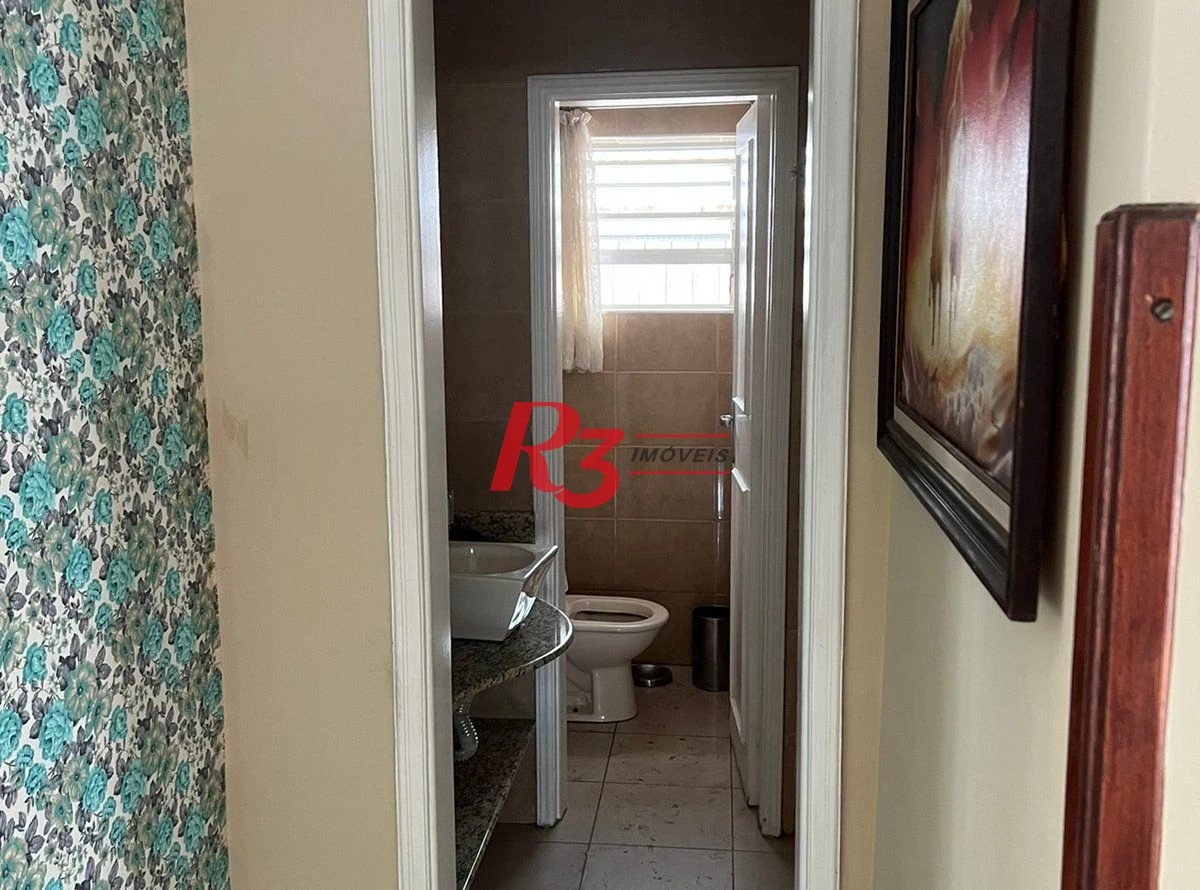Casa com piscina e 3 suítes à venda, 315 m² por R$ 2.200.000 - Vila Belmiro - Santos/SP
