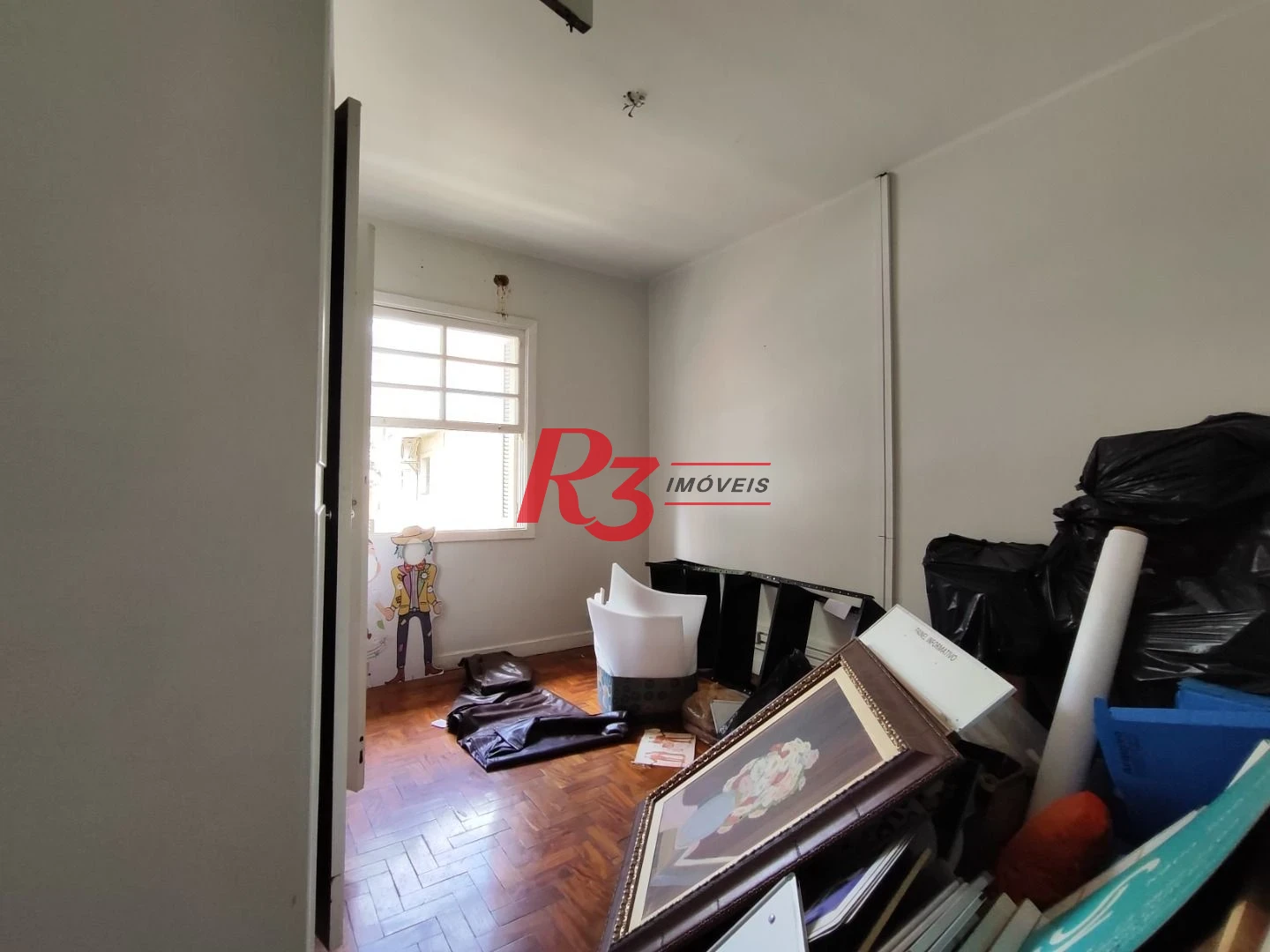 R3 REAL ESTATE VENDE! Sobrado com 3 dormitórios, 346 m² por R$ 4.640.000 - Boqueirão - Santos/SP