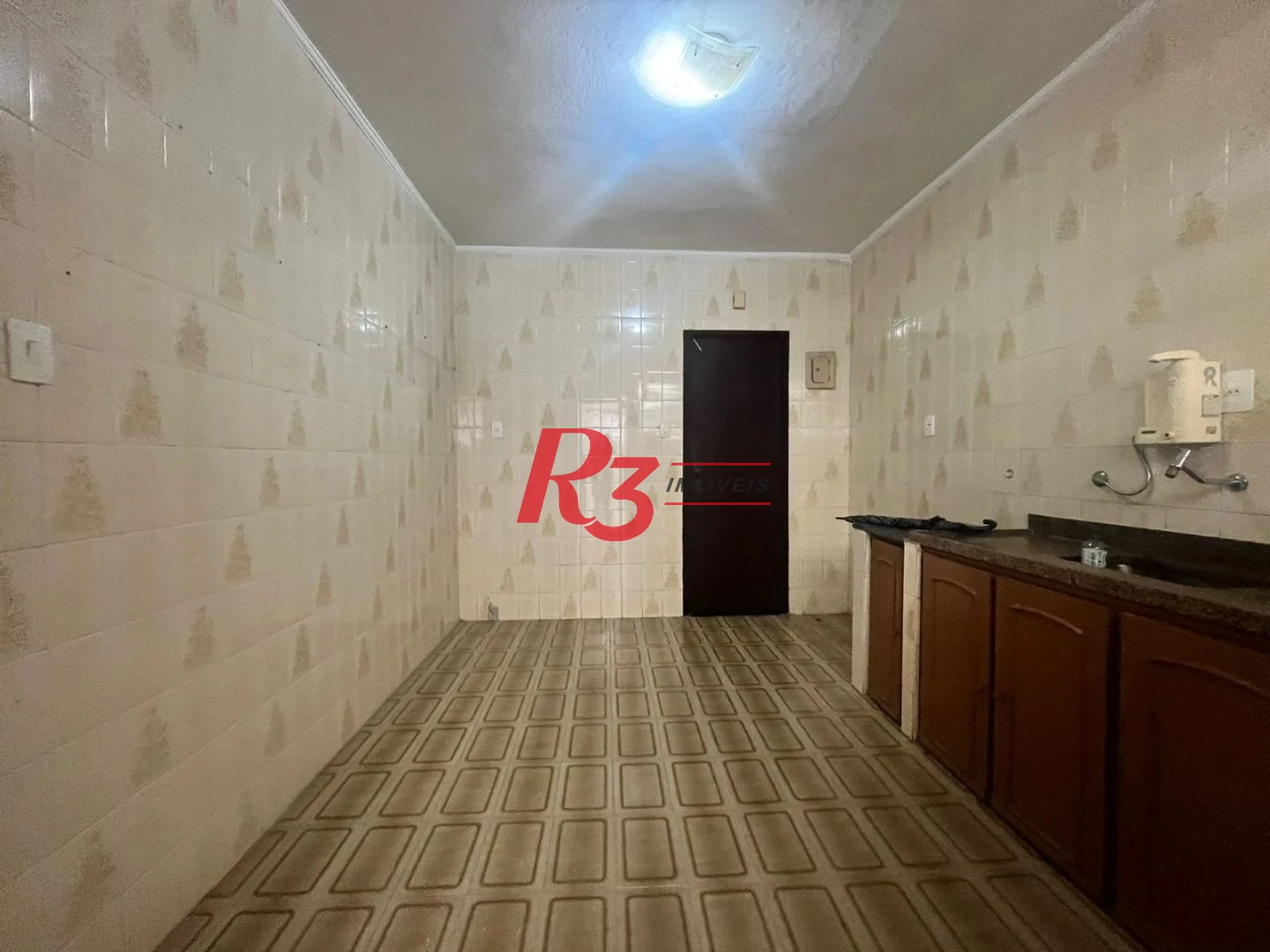 Apartamento Térreo com 2 dormitórios com quintal e dependência de serviço, Ponta da Praia
